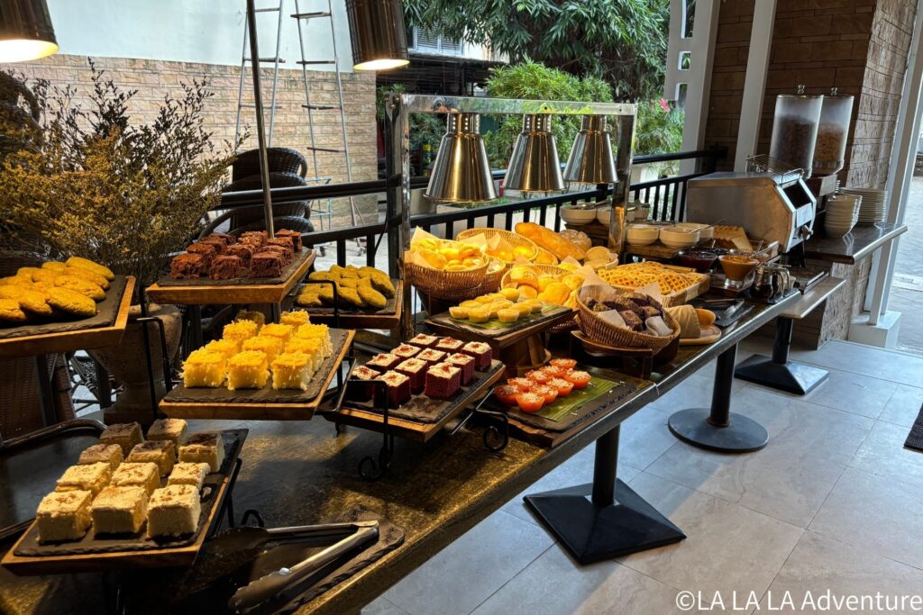 フィリピンボラカイ島おすすめホテルの朝食テラス