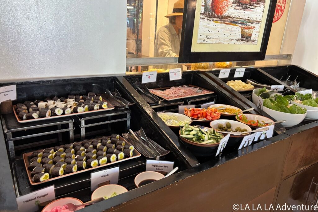 モーベンピックボラカイ朝食にお寿司